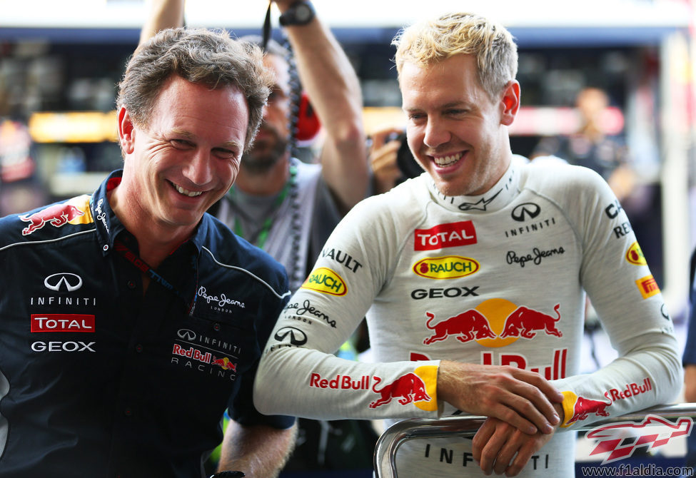 Sebastian Vettel y Christian Horner, contentos tras la pole