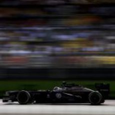 Valtteri Bottas a toda velocidad con su FW35 sobre los neumáticos medios