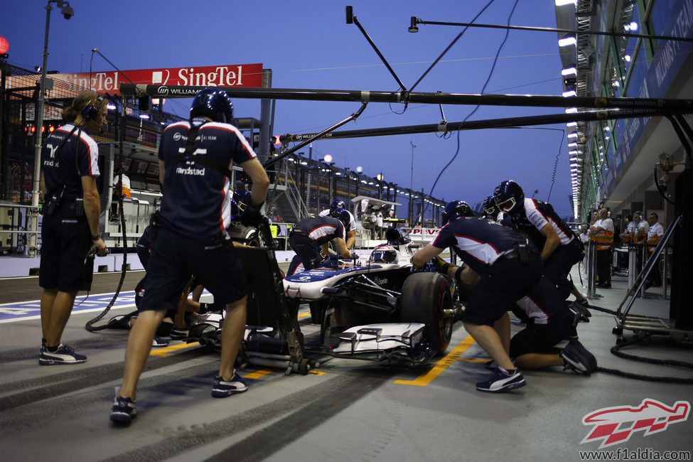 Cambio de gomas para Bottas