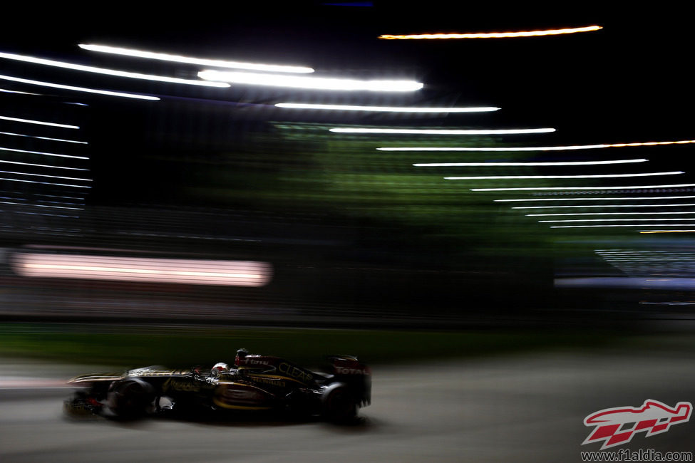 Kimi Räikkönen vuela en Singapur