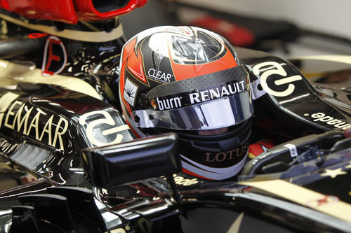 Concentración en el 'cockpit' de Kimi Räikkönen