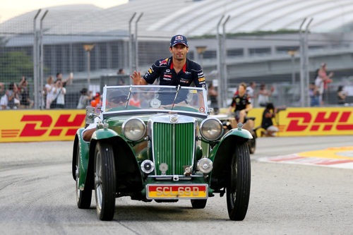 Mark Webber en el 'drivers' parade' de Singapur