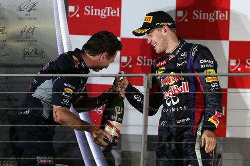 Alegría en el podio de Sebastian Vettel y Christian Horner