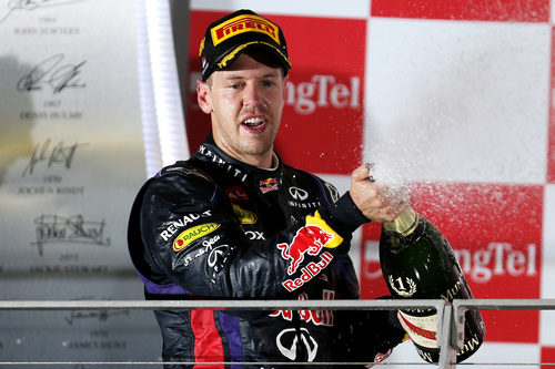 Sebastian Vettel lanza champán