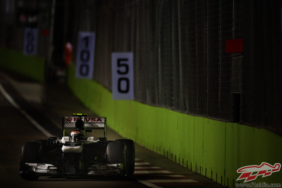 Valtteri Bottas no tuvo una buena salida en Singapur