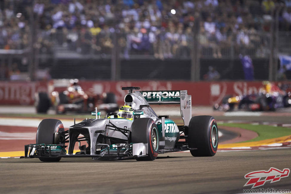 Nico Rosberg se mantiene por delante de Alonso