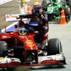 Fernando Alonso, taxista de Mark Webber