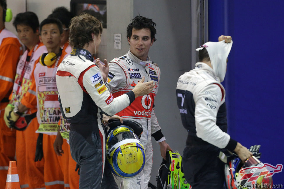 Saludo entre Esteban Gutiérrez y Sergio Pérez