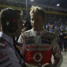 Jenson Button charla con Dave Robson