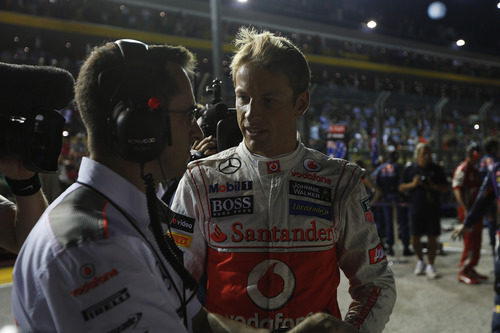 Jenson Button charla con Dave Robson