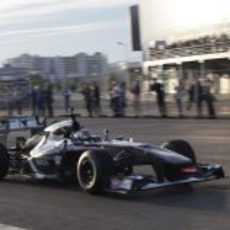 Los aficionados rusos ven a Sergey Sirotkin pilotar