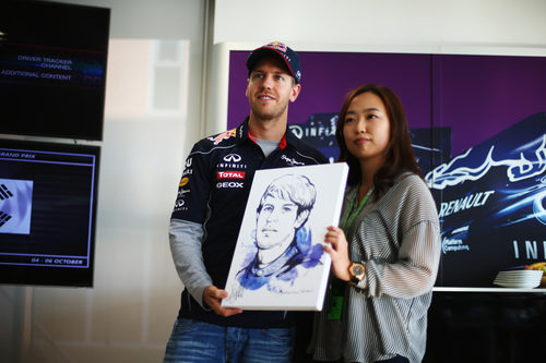 Sebastian Vettel recibe su caricatura