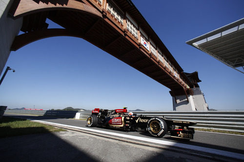 Romain Grosjean en la entrada al pit-lane de Yeongam