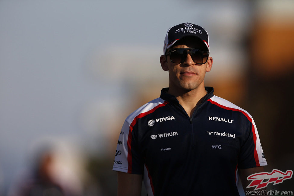 Pastor Maldonado llega al circuito de Corea