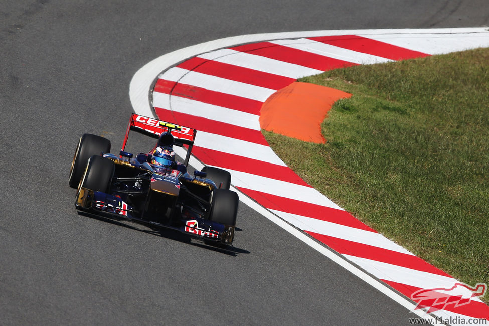 Daniel Ricciardo con el STR8 sobre el asfalto de Yeongam