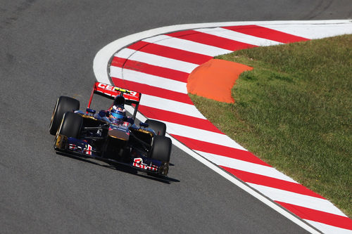 Daniel Ricciardo con el STR8 sobre el asfalto de Yeongam