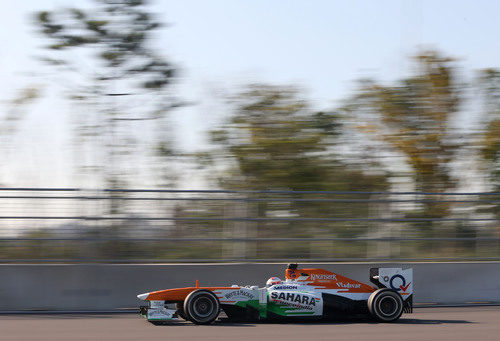 Paul di Resta prueba el neumático medio durante los segundos libres en Corea