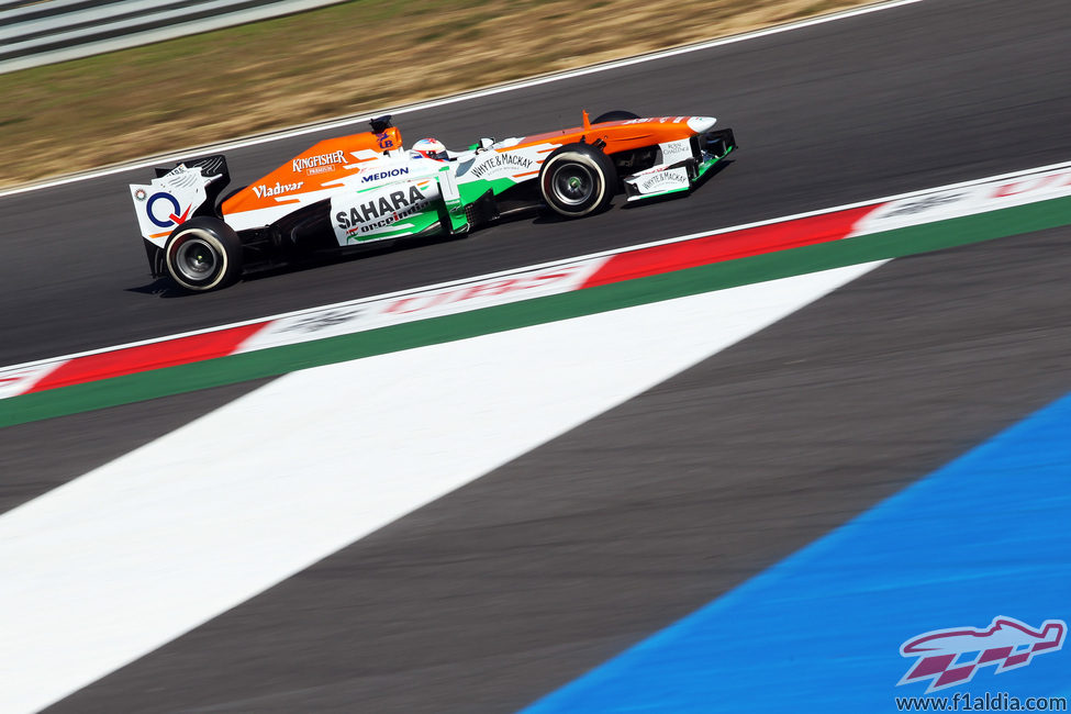 Paul di Resta con el Force India sobre el asfalto de Yeongam