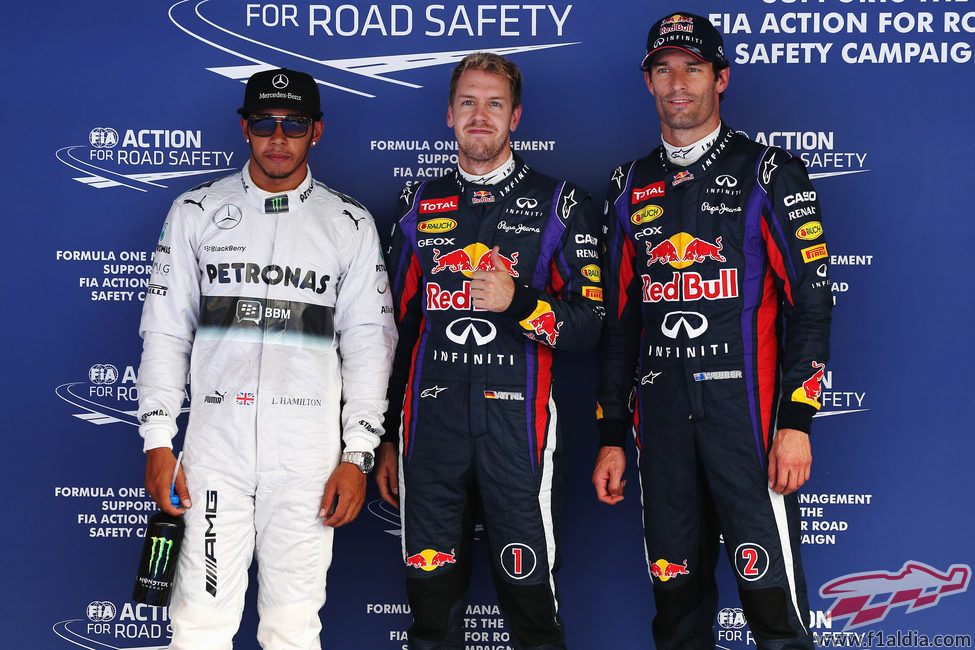 Lewis Hamilton se cuela entre los dos Red Bull