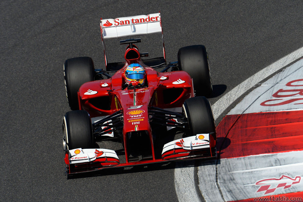 Plano cenital del Ferrari de Fernando Alonso