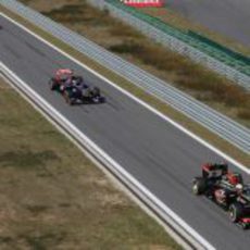 Romain Grosjean y los Toro Rosso, a boxes