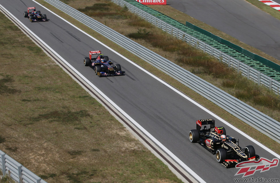 Romain Grosjean y los Toro Rosso, a boxes