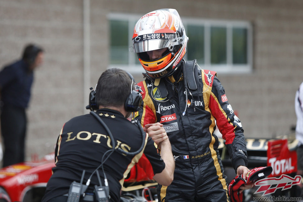 Romain Grosjean, felicitado por su gran clasificación