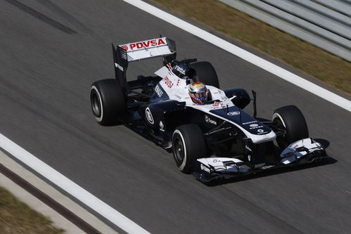 Pastor Maldonado al carril de boxes