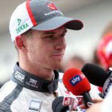 Nico Hülkenberg atiende a la prensa