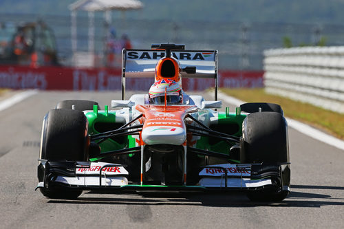 Paul di Resta penetra en el 'pitlane' coreano