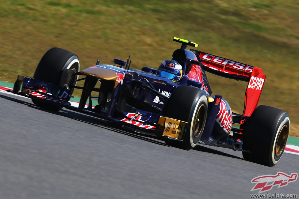 Daniel Ricciardo rueda en los últimos libres