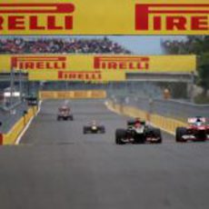 Kimi Räikkönen soprepasa a Fernando Alonso en Corea
