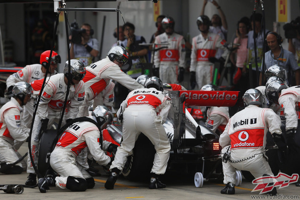 Parada en boxes para el equipo McLaren