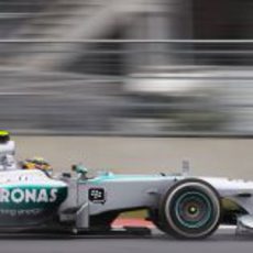 Lewis Hamilton a bordo de su Mercedes en la carrera