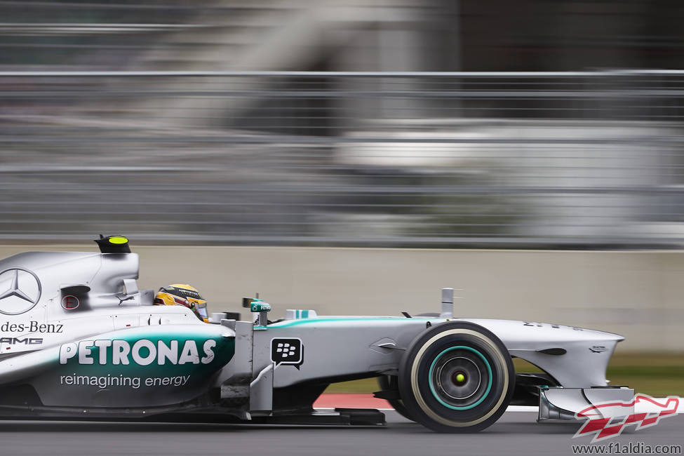Lewis Hamilton a bordo de su Mercedes en la carrera