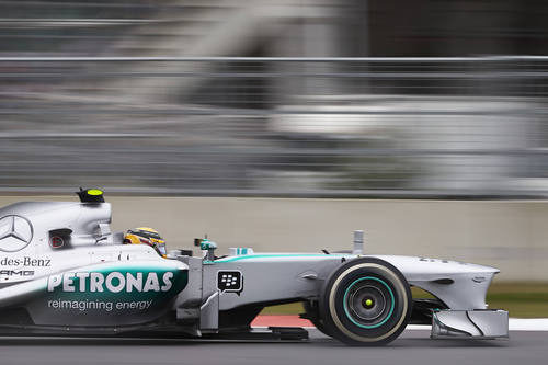 Lewis Hamilton a bordo de su Mercedes en la carrera