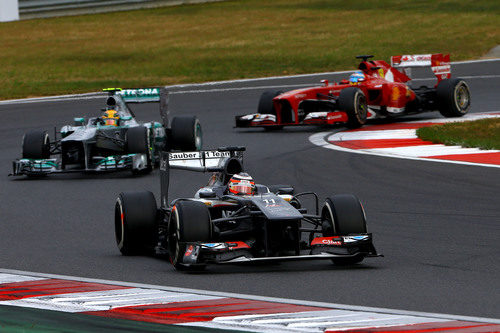 Nico Hülkenberg mantuvo a raya a dos campeones del mundo