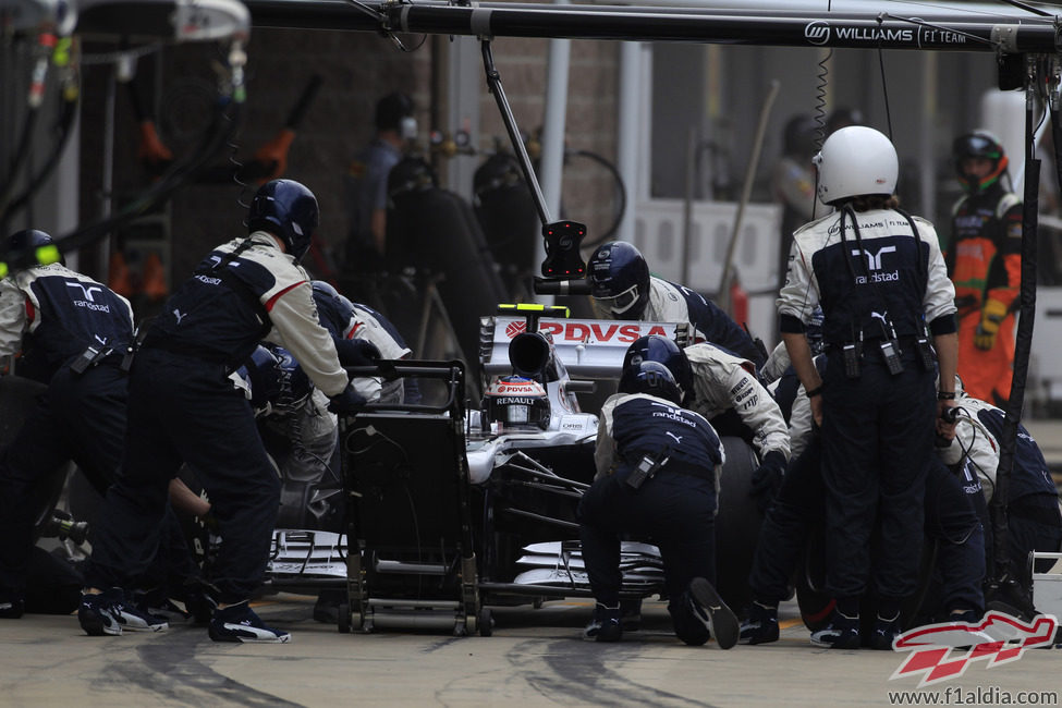 Parada en boxes para Valtteri Bottas en Corea