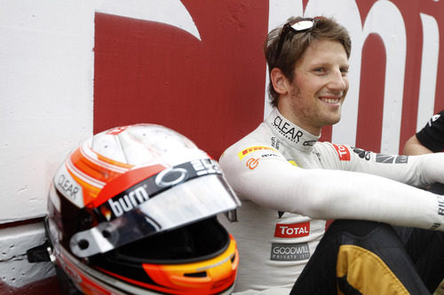 Romain Grosjean, sonriente antes de la salida