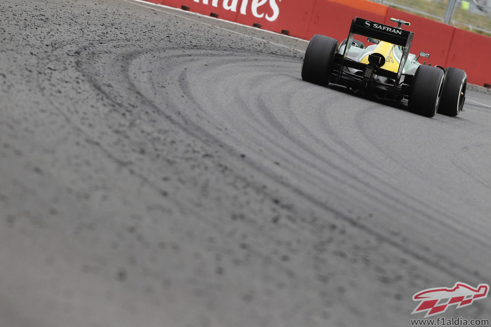 Caterham continúa superando a Marussia en carrera