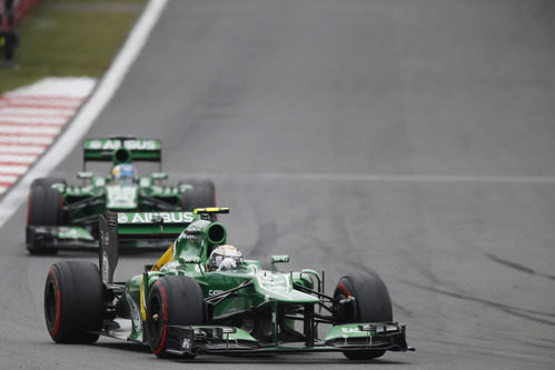 Los dos Caterham ruedan juntos en la carrera