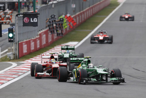 'Sandwich' de Felipe Massa entre los dos Caterham