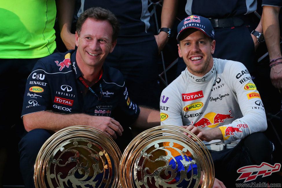 Christian Horner y Sebastian Vettel celebran su octavo triunfo del año