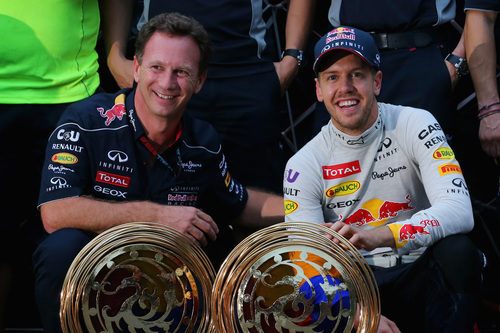 Christian Horner y Sebastian Vettel celebran su octavo triunfo del año