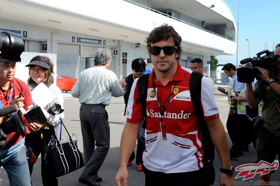 Fernando Alonso llega al circuito de Suzuka