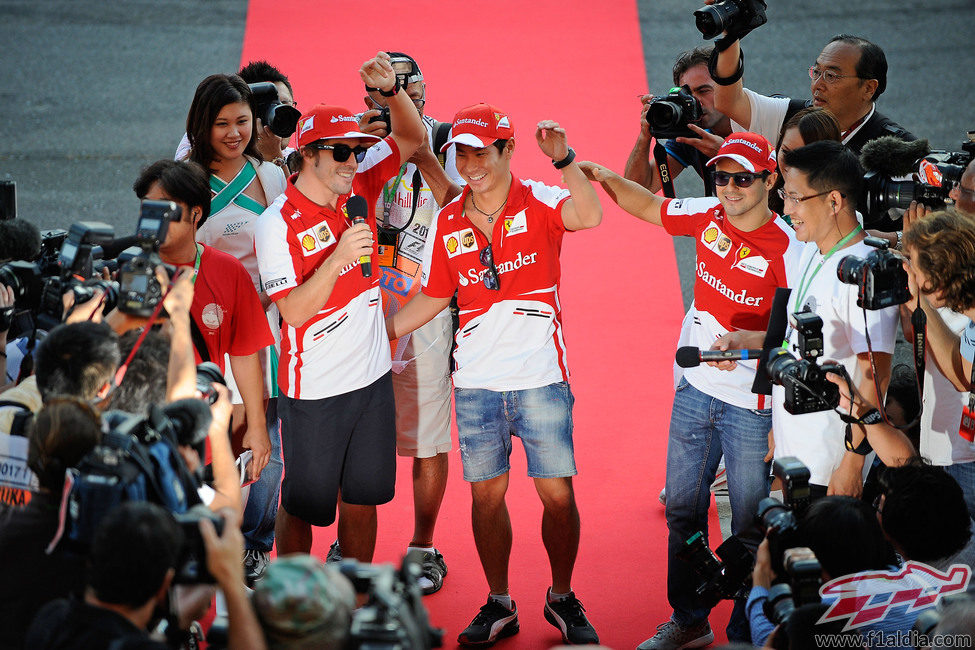 Fernando Alonso, Kamui Kobayashi y Felipe Massa, juntos en Japón