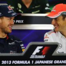 Sebastian Vettel y Jenson Button sonríen