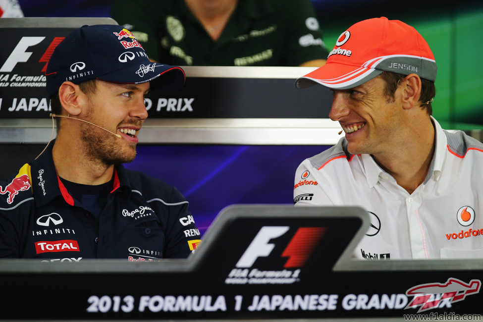 Sebastian Vettel y Jenson Button sonríen