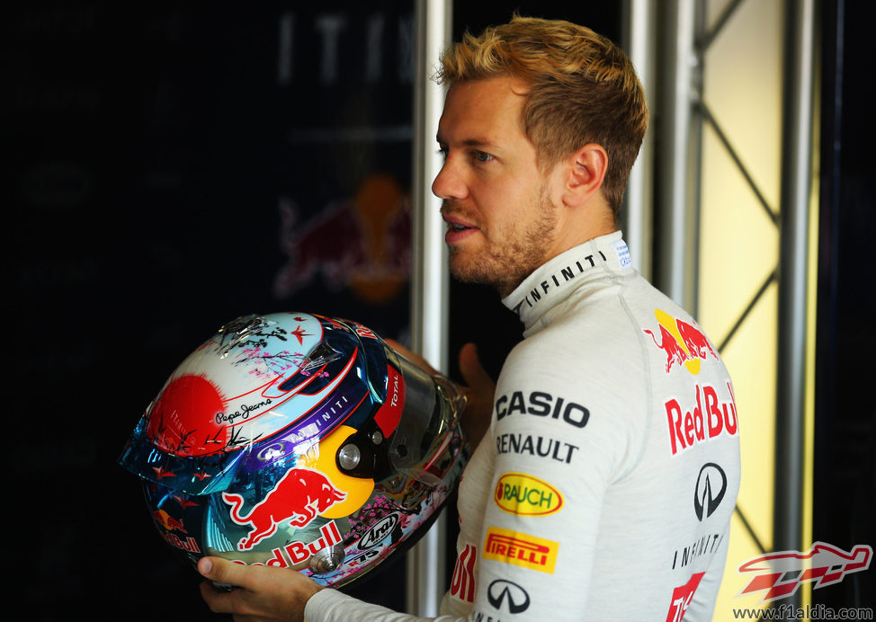 Sebastian Vettel y su casco