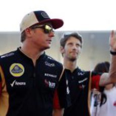 Los pilotos de Lotus en el paddock de Suzuka